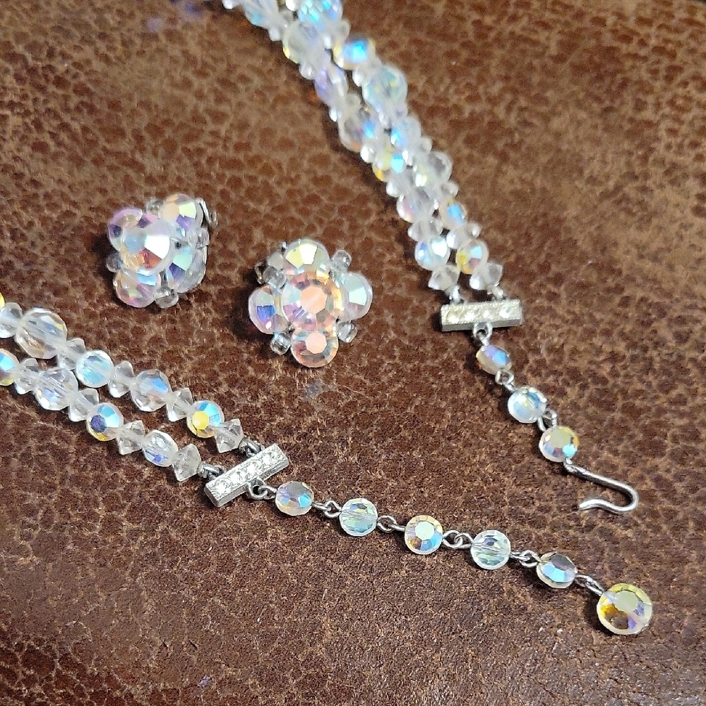 Iridescent Crystal Necklace and Earring Set (44) - Picture 4 of 16